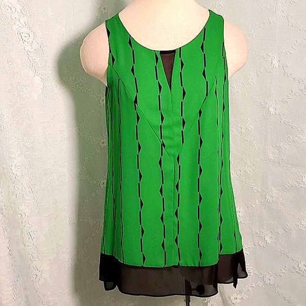 Worthington small sleevless blouse, lovely shade of kelly green with black trim